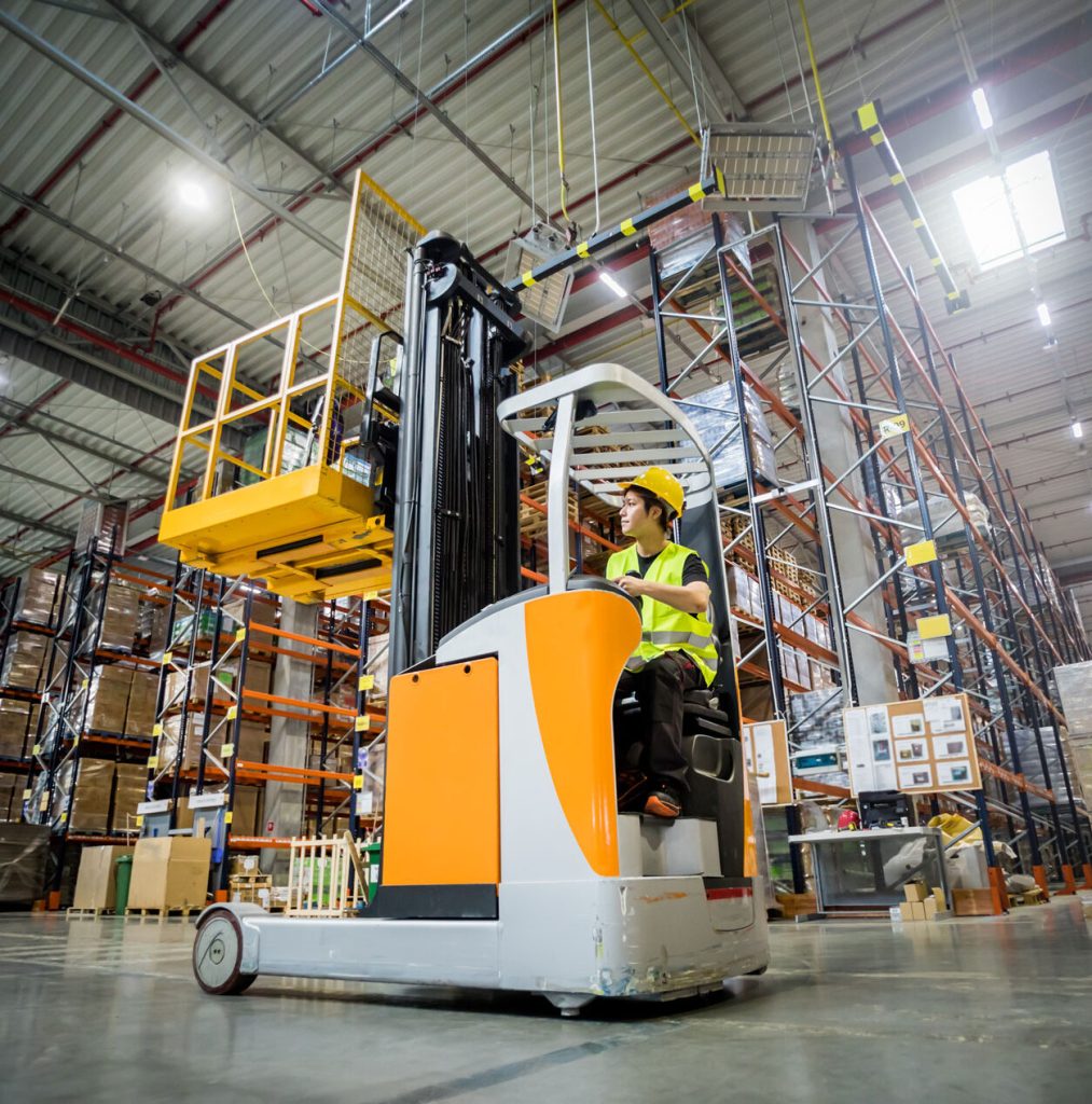 rentar maquinaria eficiente para el manejo de carga